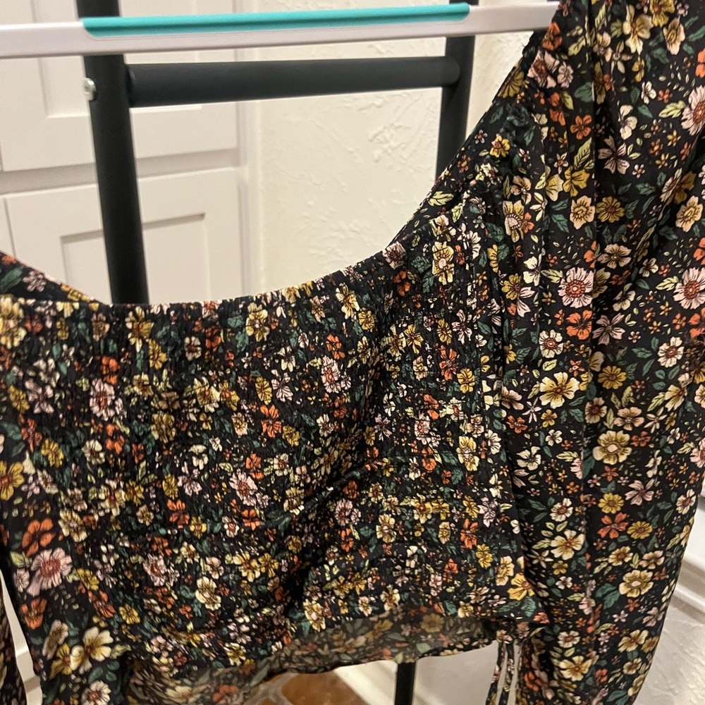Floral Women's Top - Picture 5 of 5